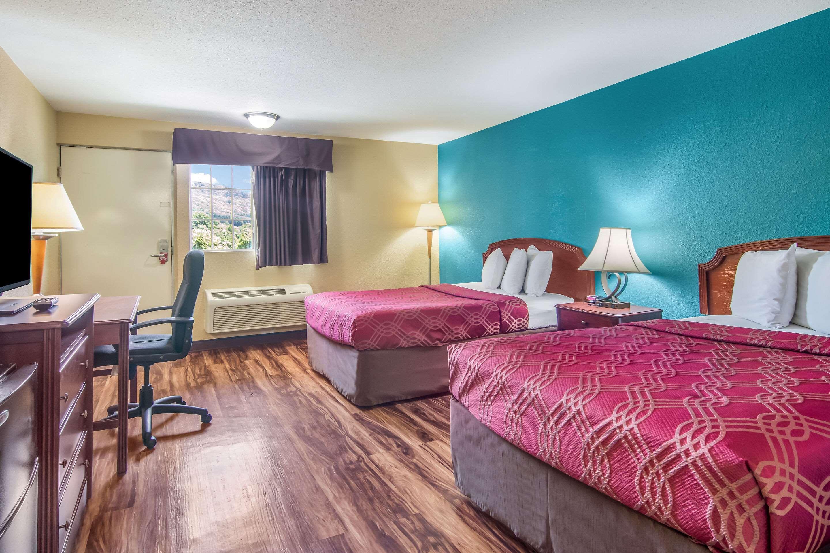 Econo Lodge Hotel Bradford Exterior photo