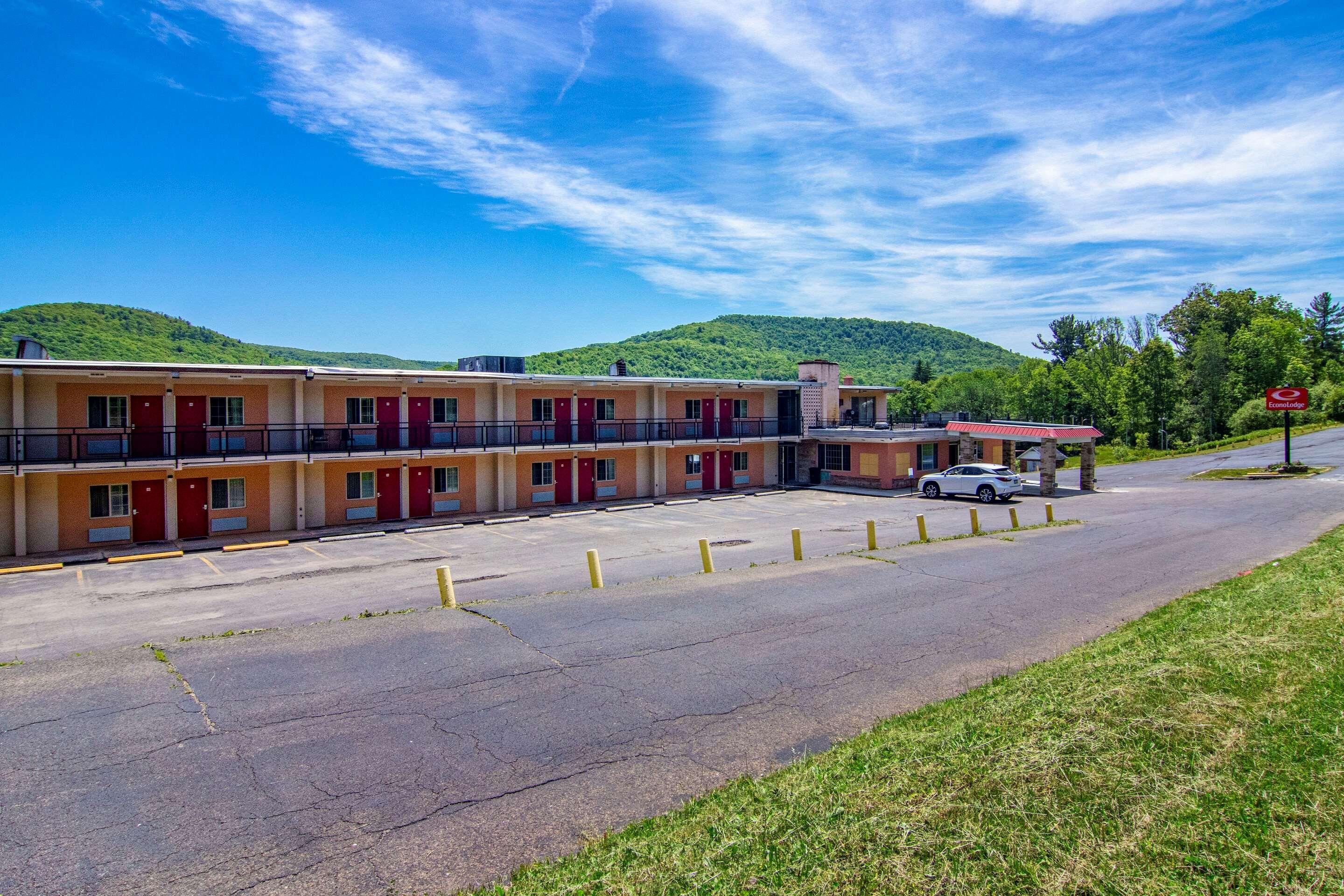 Econo Lodge Hotel Bradford Exterior photo