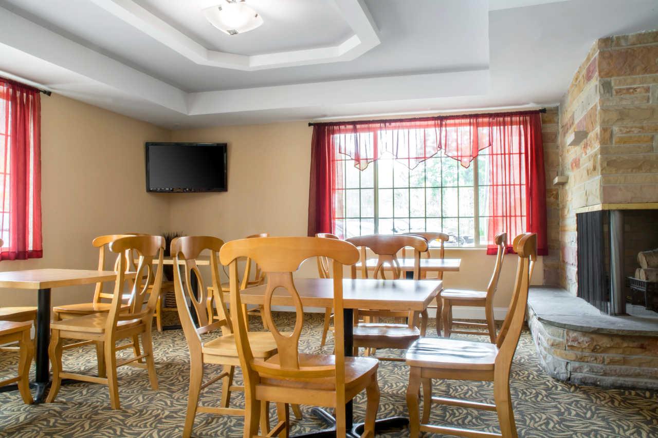Econo Lodge Hotel Bradford Exterior photo