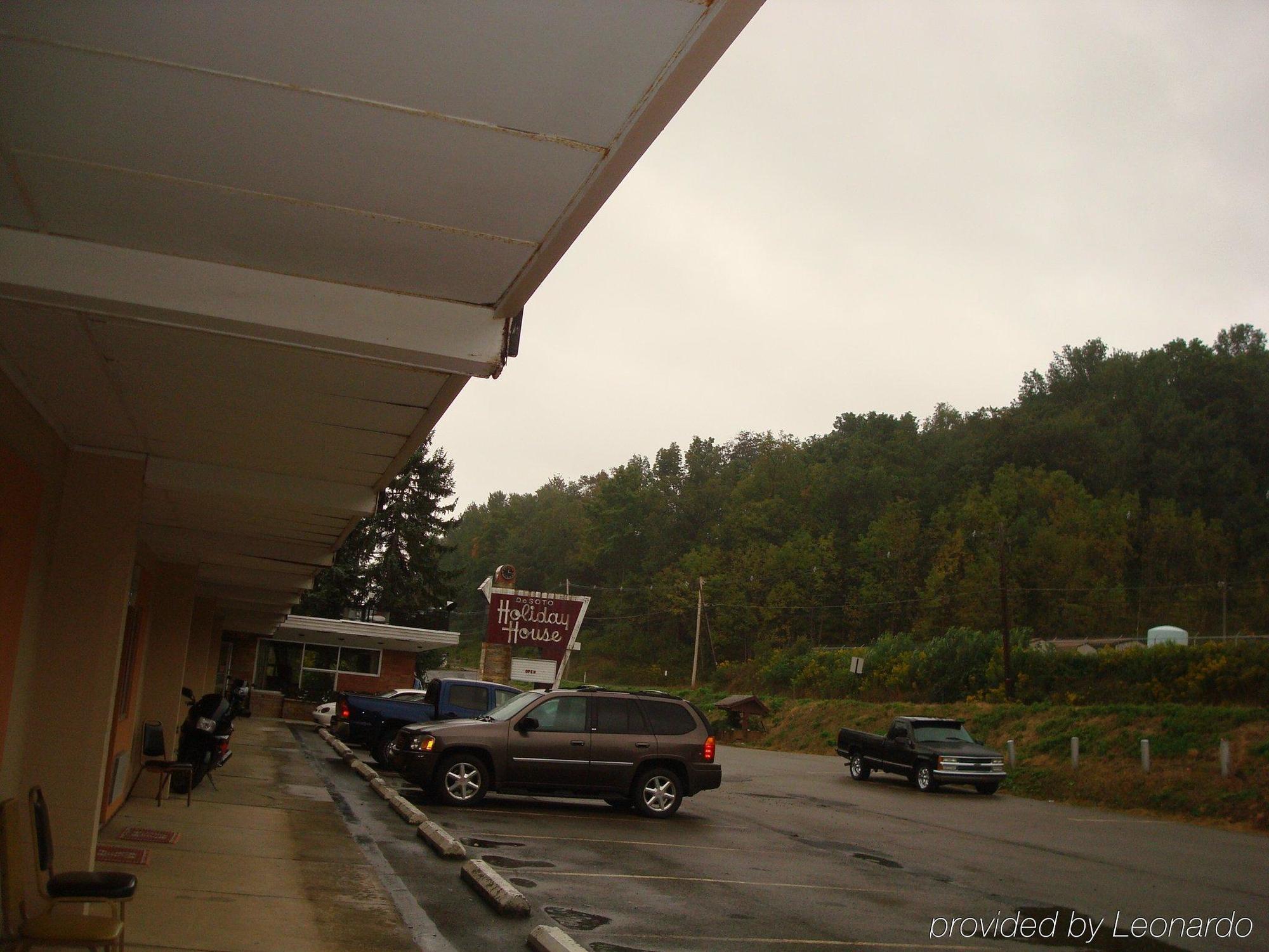 Econo Lodge Hotel Bradford Exterior photo