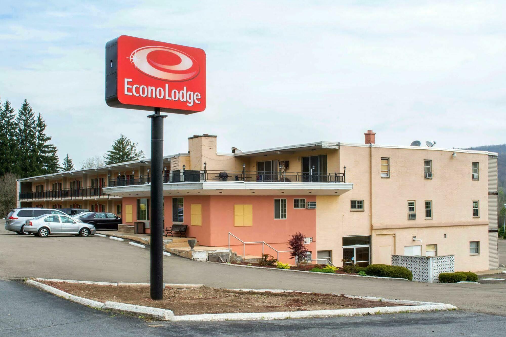Econo Lodge Hotel Bradford Exterior photo
